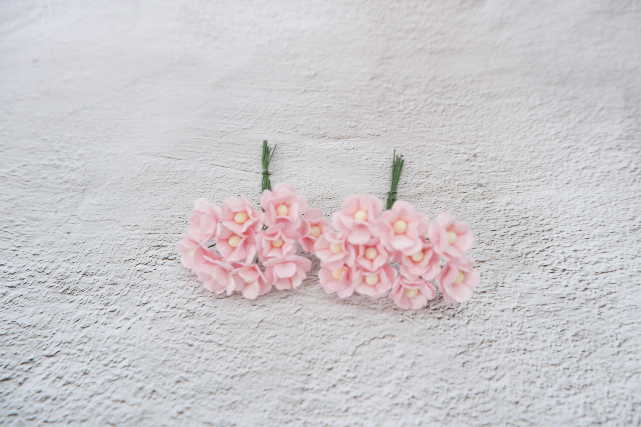 2 cm paper hydrangeas, 20mm paper flowers with wire stems - Image 59